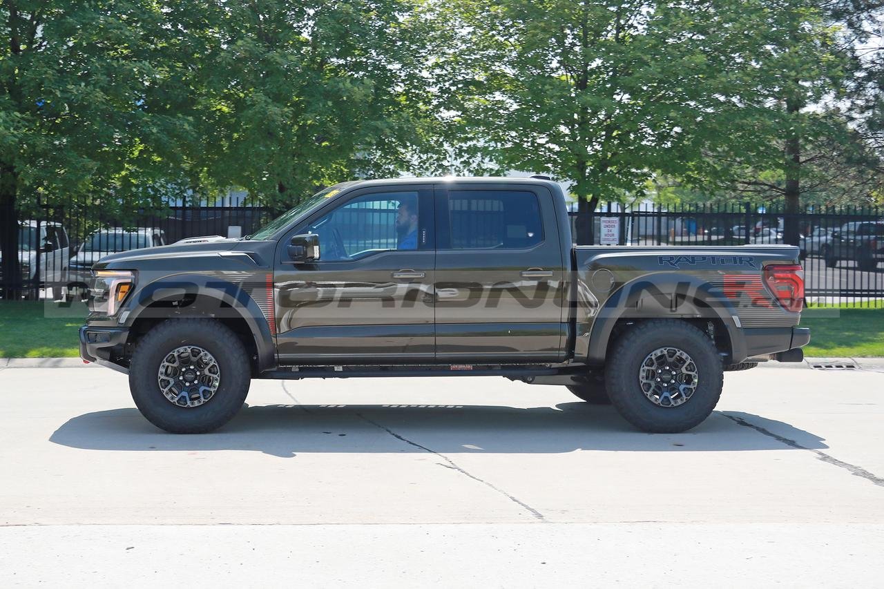 Ford F-150 Raptor R 2024 prototipo foto spia