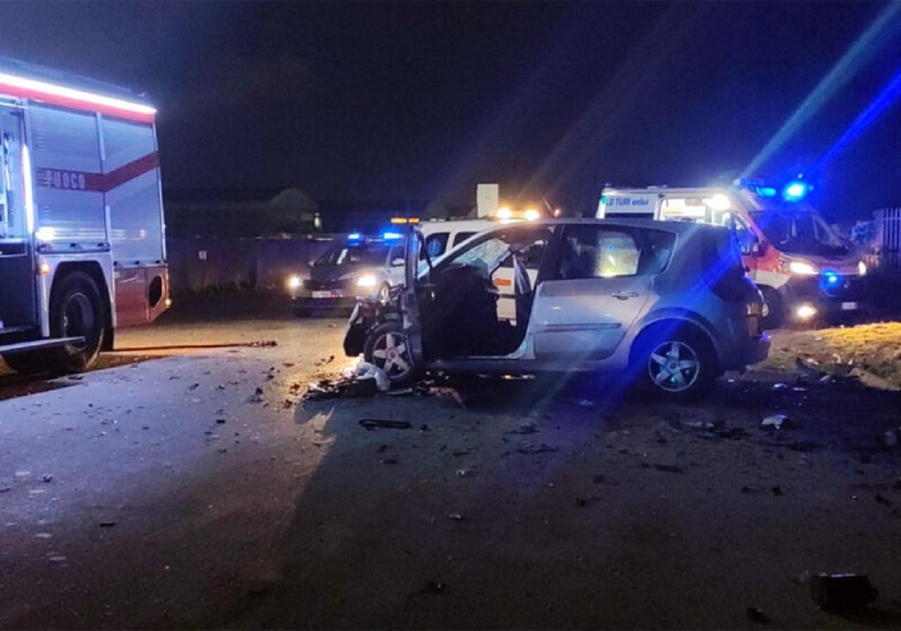 Travolti e uccisi mentre spingono l’auto in panne: tragedia a Vibo Valentia