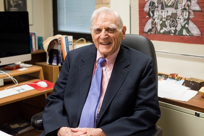 Addio a Jonh B. Goodenough, premio Nobel che contribuì allo sviluppo delle batterie agli ioni di litio