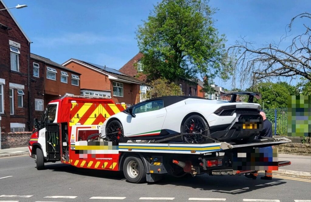 Lamborghini: la polizia sequestra due super car per guida “antisociale”