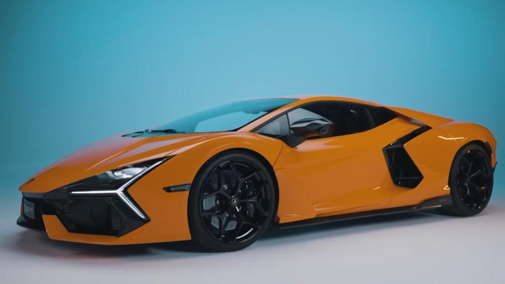 Lamborghini Revuelto: pubblicato il terzo cortometraggio dedicato alla supercar [VIDEO]