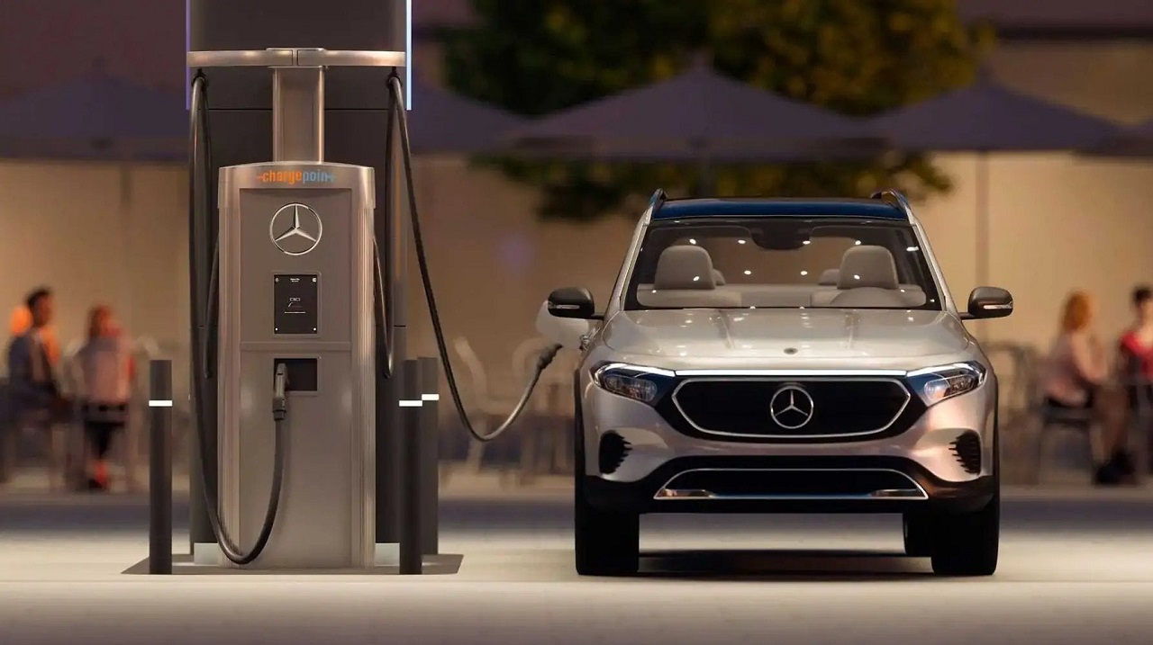 Mercedes: anche i tedeschi potrebbero optare per standard di ricarica Tesla NACS