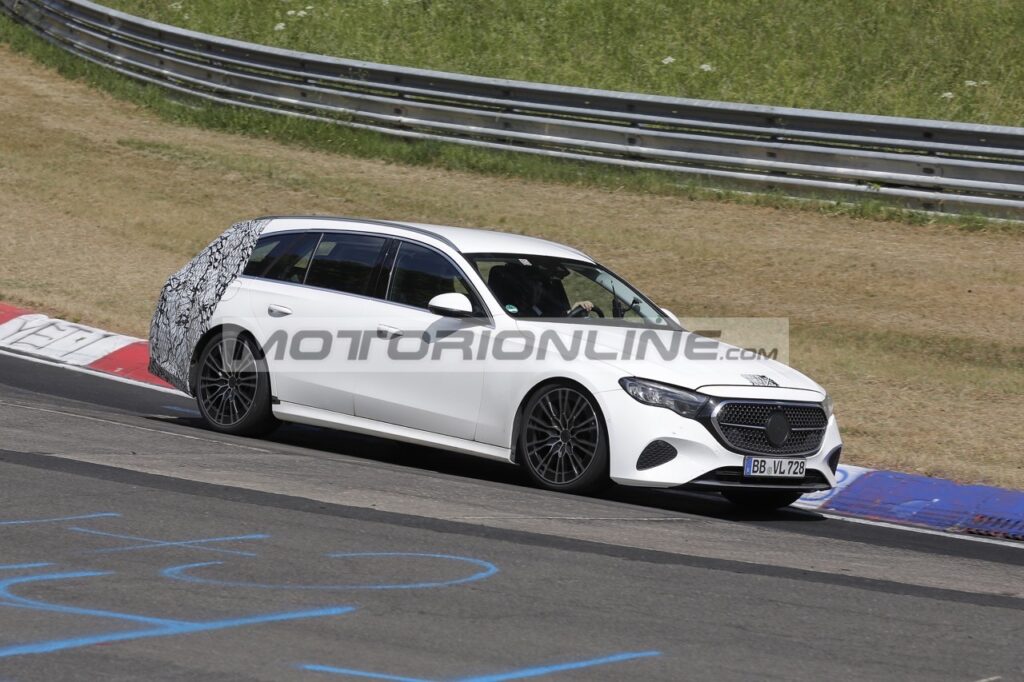 Mercedes Classe E 2024: proseguono i test della Wagon [FOTO SPIA]