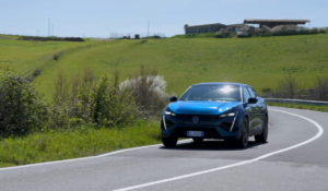 Nuova Peugeot 408 alla scoperta delle Crete Senesi in Toscana [FOTO]