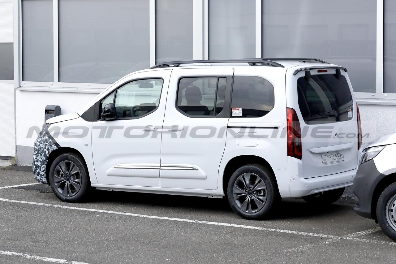 Opel Combo-e Life prototipo foto spia