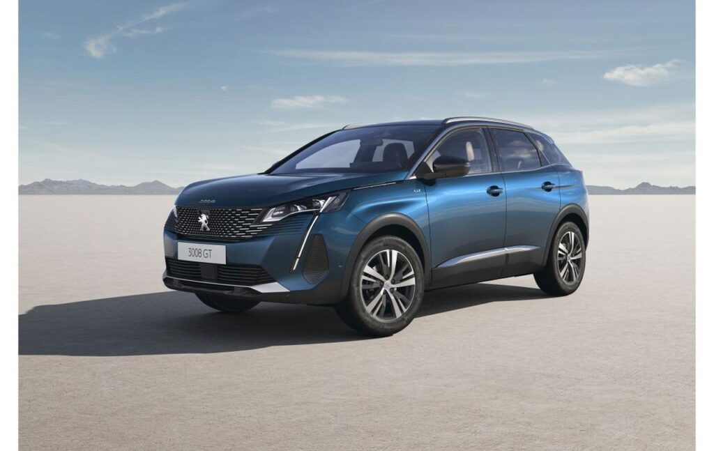 Peugeot e-3008 2024: la nuova generazione avrà una batteria da 86 kWh
