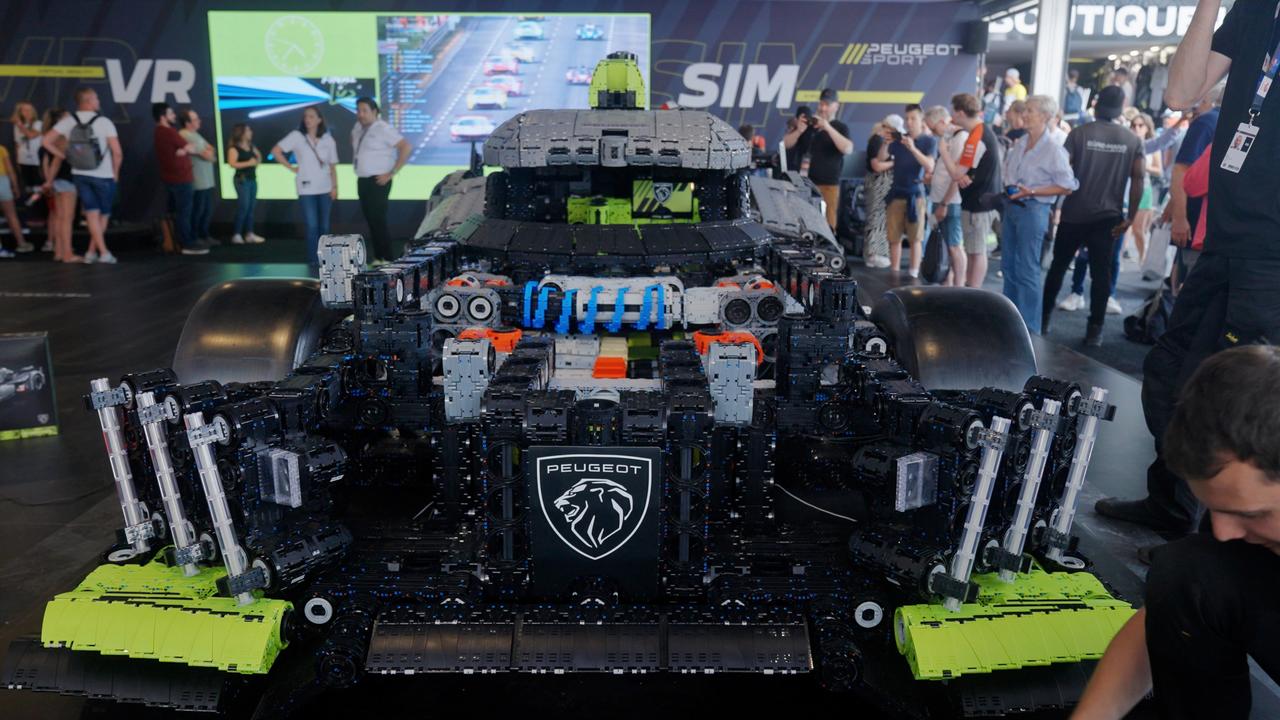 Peugeot 9X8 LEGO Technic scala 1:1
