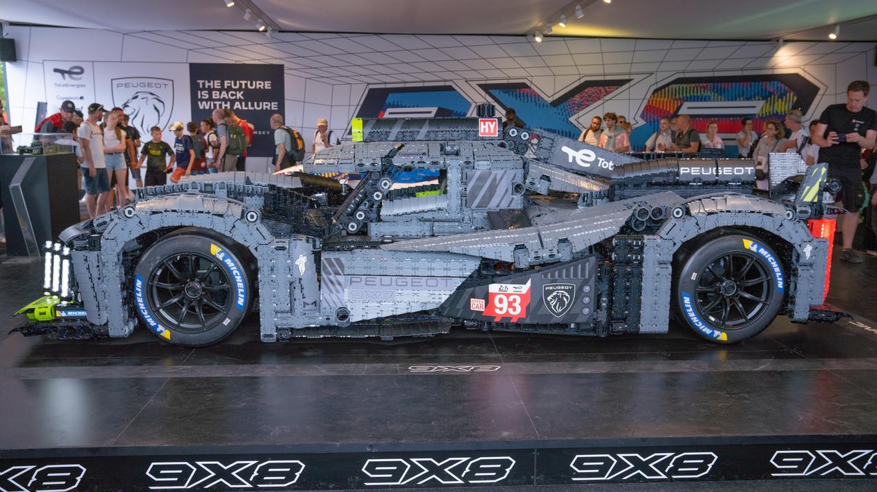 Peugeot 9X8 LEGO Technic scala 1:1