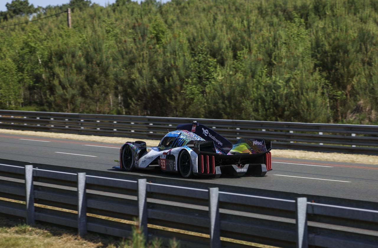 Peugeot 9X8 primi giri 24 Ore di Le Mans 2023