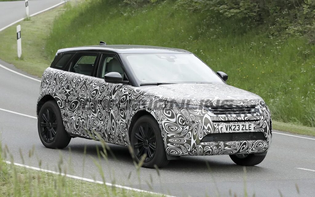 Range Rover Evoque 2024: prime FOTO SPIA del restyling