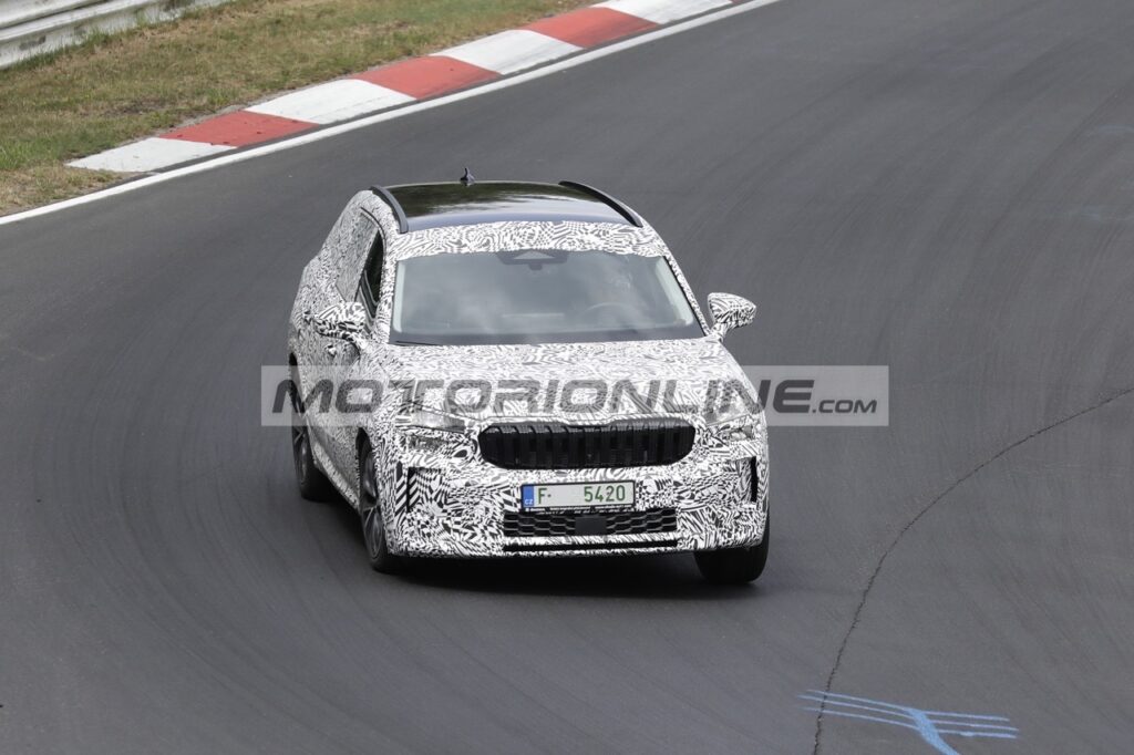 Skoda Kodiaq 2024: la nuova generazione al Nurburgring [FOTO SPIA]