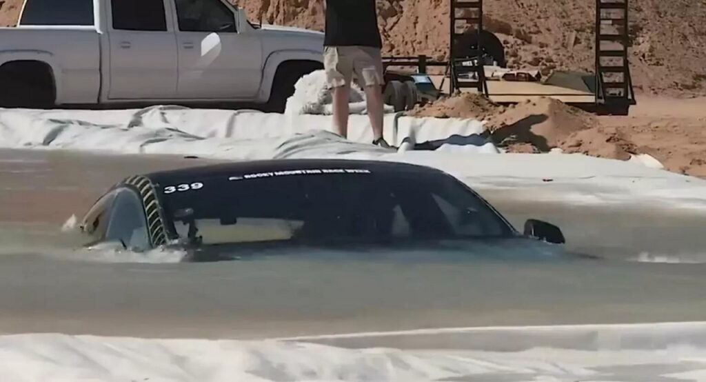 Tesla Model S Plaid sotto due metri d’acqua: ecco quali sono state le conseguenze [VIDEO]