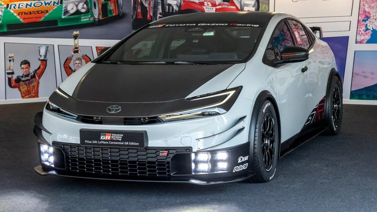Toyota Prius 24h Le Mans Centennial GR Edition: prime immagini della concept
