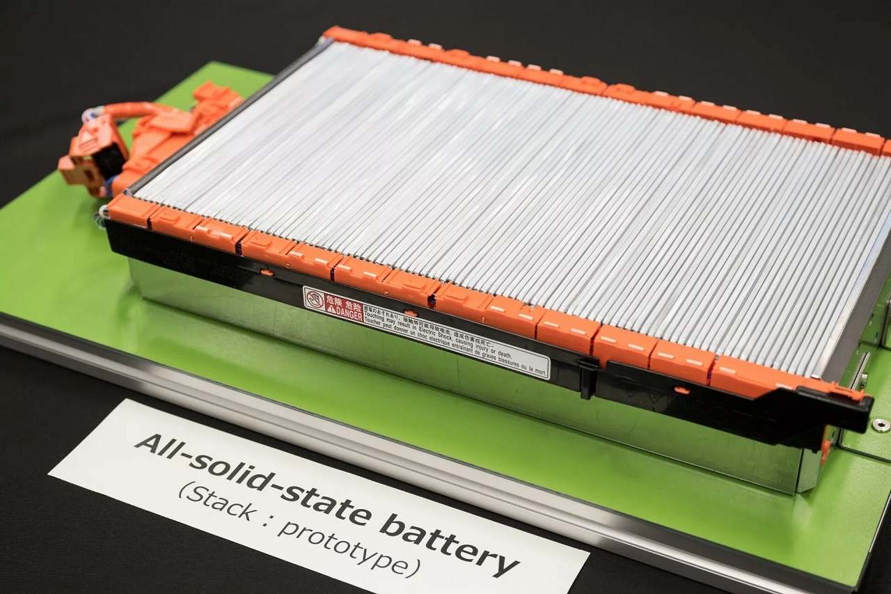 Toyota promette batterie con un’autonomia fino a 1.500 km