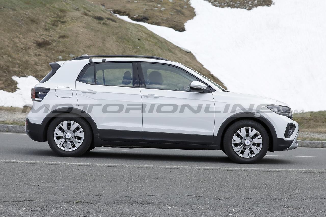 Volkswagen T-Cross 2024 prototipo foto spia