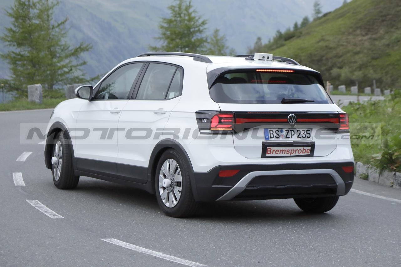 Volkswagen T-Cross 2024 prototipo foto spia