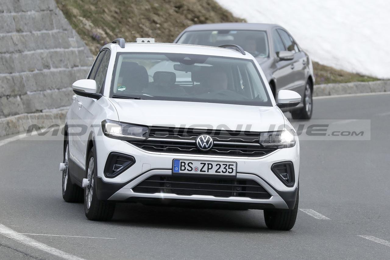 Volkswagen T-Cross 2024 prototipo foto spia