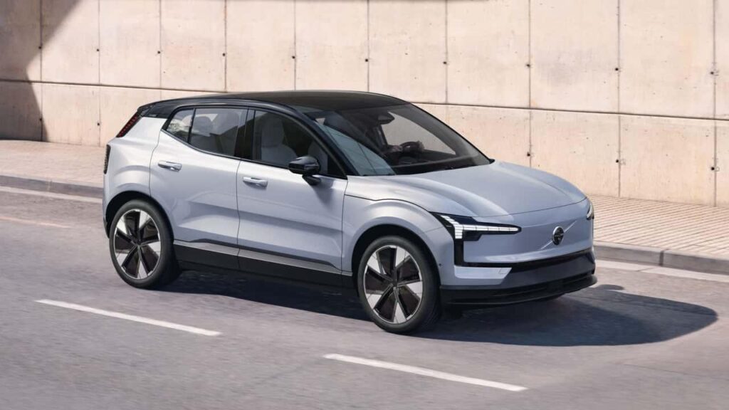 Volvo non venderà più auto termiche dopo il 2030