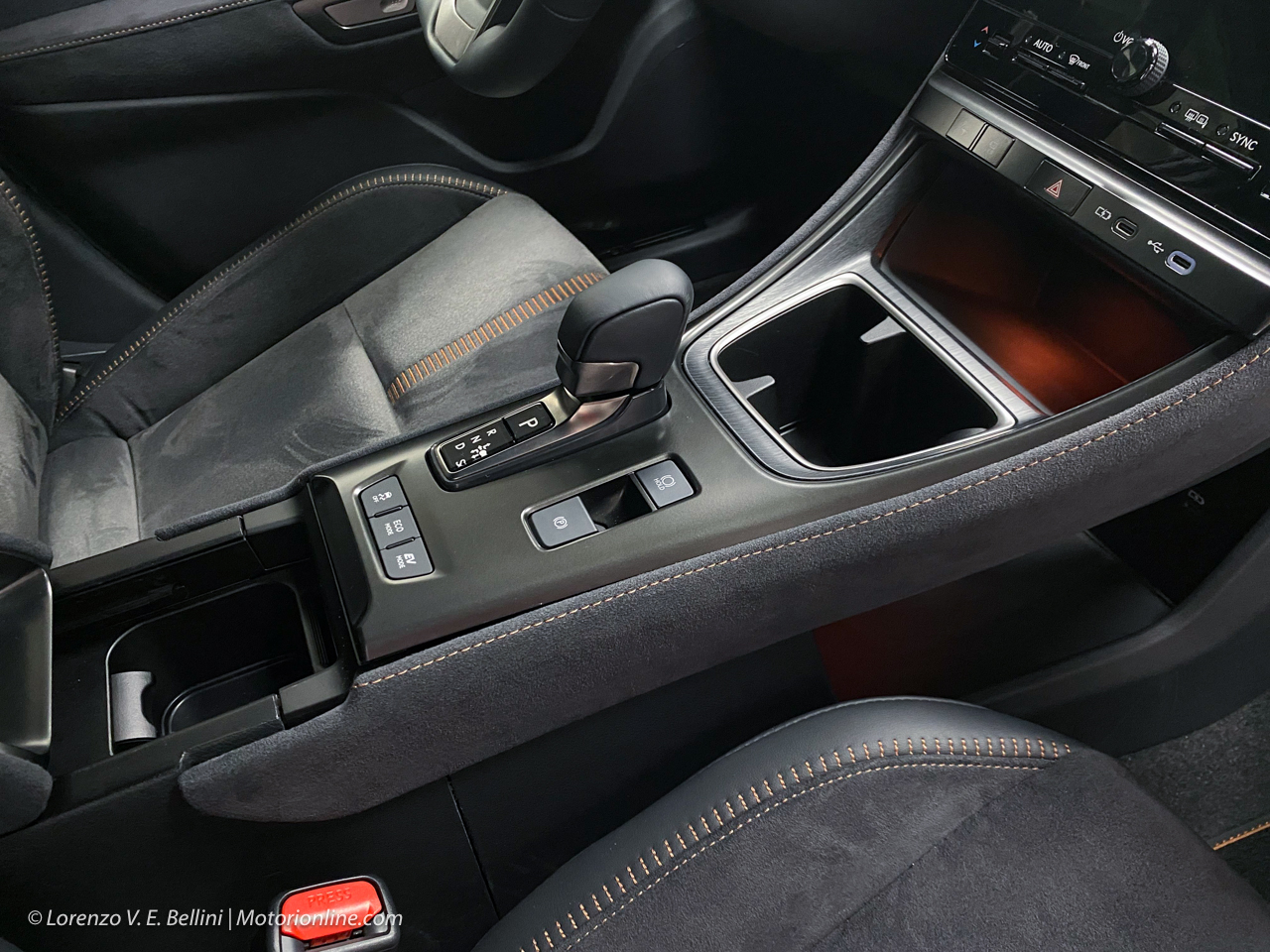 Lexus LBX - Tunnel centrale