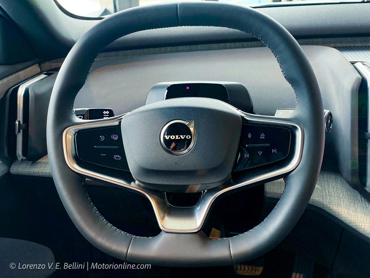 Volvo EX30 - Volante