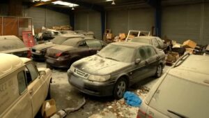 Scoperta una concessionaria Saab abbandonata con più di 20 auto dentro [VIDEO]