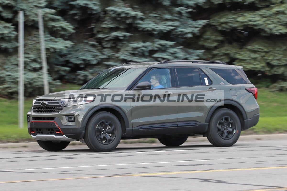 Ford Explorer 2024: la versione Timberline senza veli [FOTO SPIA]