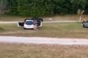 Misano, lite fuori dalla discoteca: aggrediscono ragazzo al volante di una supercar, lui travolge un giovane e scappa [VIDEO]