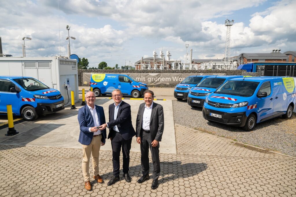 Opel consegna cinque Vivaro-e Hydrogen a EWE Netz
