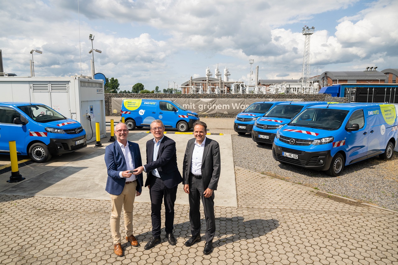Opel consegna cinque Vivaro-e Hydrogen a EWE Netz