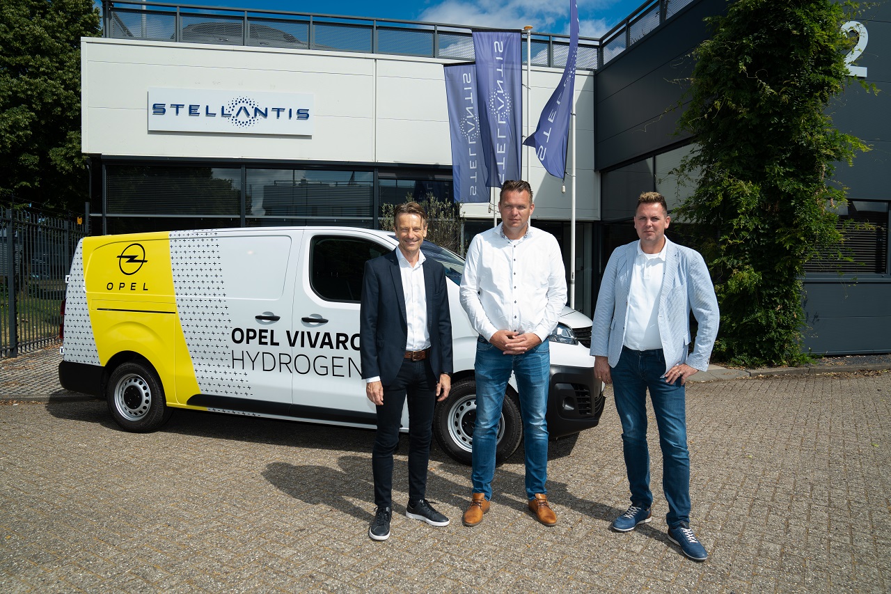 Opel Vivaro-e Hydrogen: 16 furgoni a idrogeno per una società di costruzioni olandese
