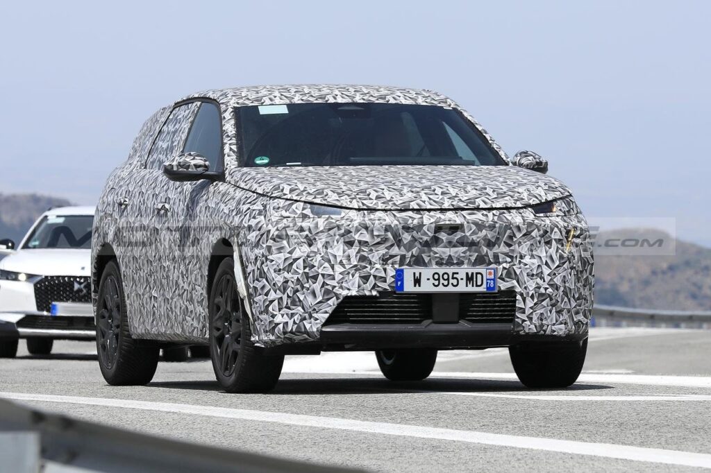 Peugeot 3008 2024: nuovi test su strada per la terza generazione [FOTO SPIA]