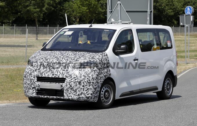Peugeot e-Traveller e Citroen e-Spacetourer 2024 - Foto spia 12-07-2023