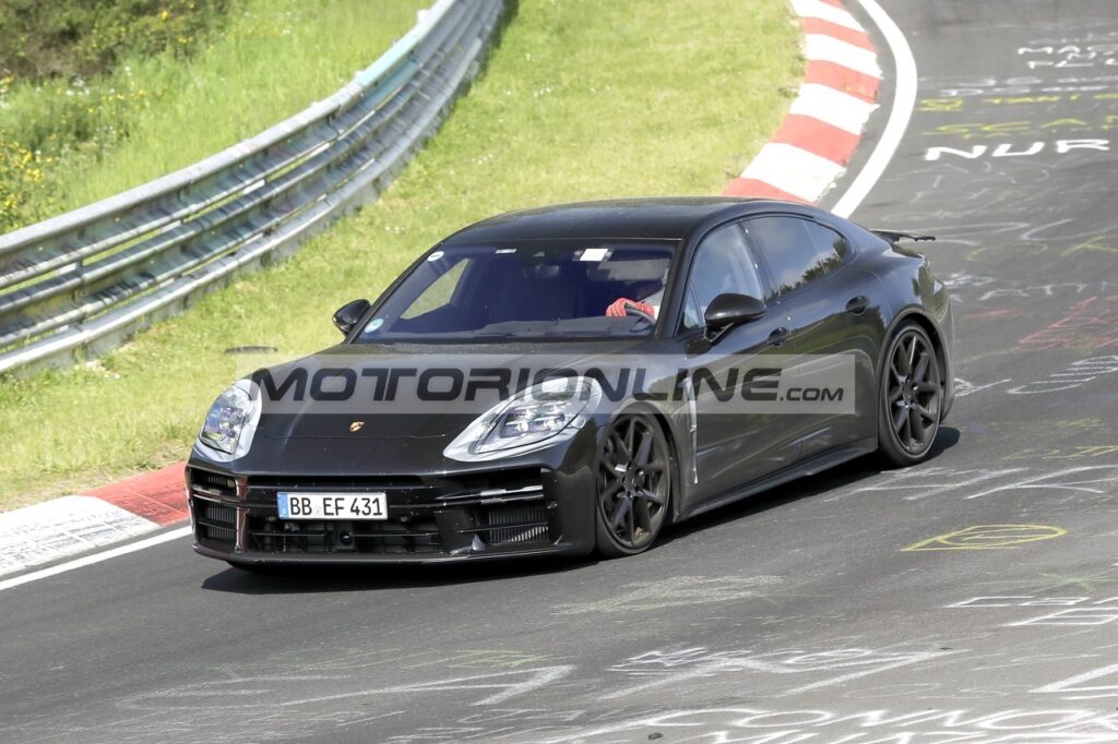 Porsche Panamera 2024: la terza generazione al Nurburgring [FOTO SPIA]