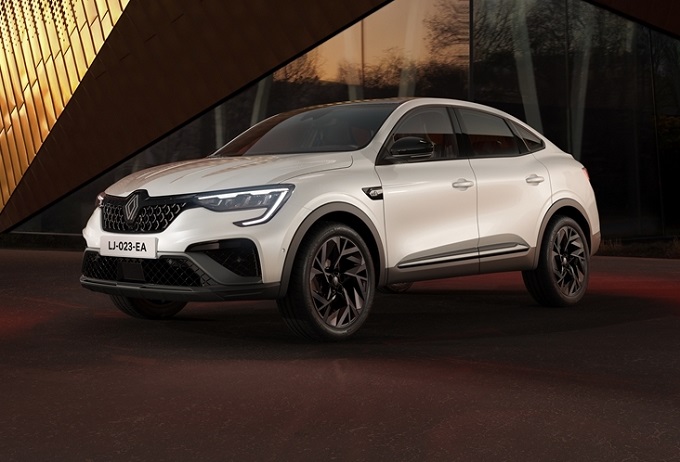 Nuova Renault Arkana: svelato il restyling del SUV-Coupé francese [FOTO]