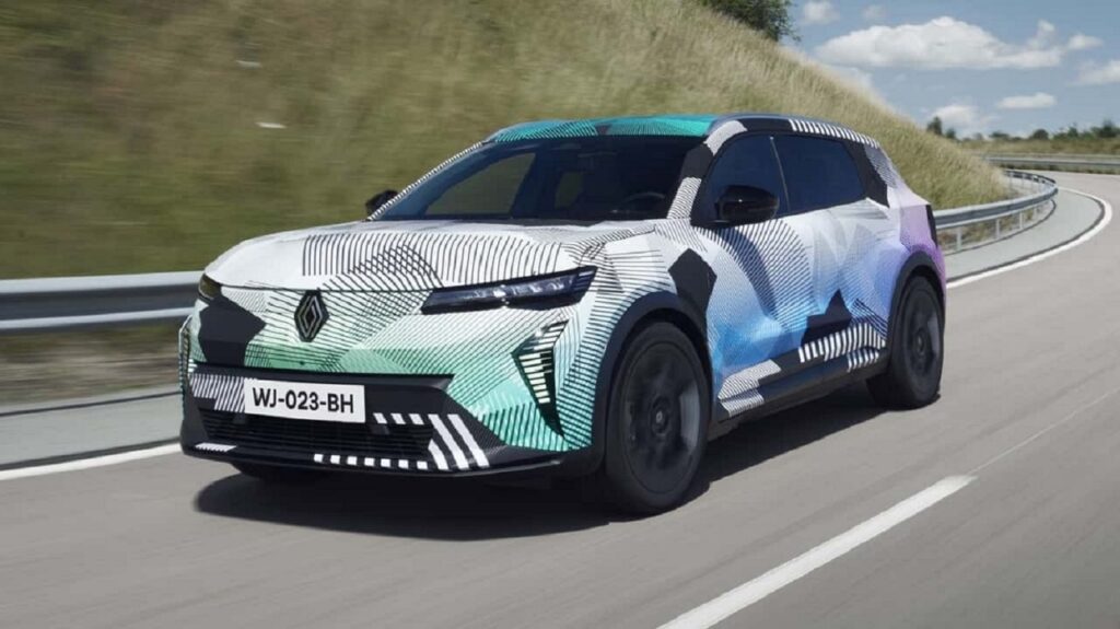 Renault Scenic E-Tech Electric sarà svelata il 4 settembre [FOTO]