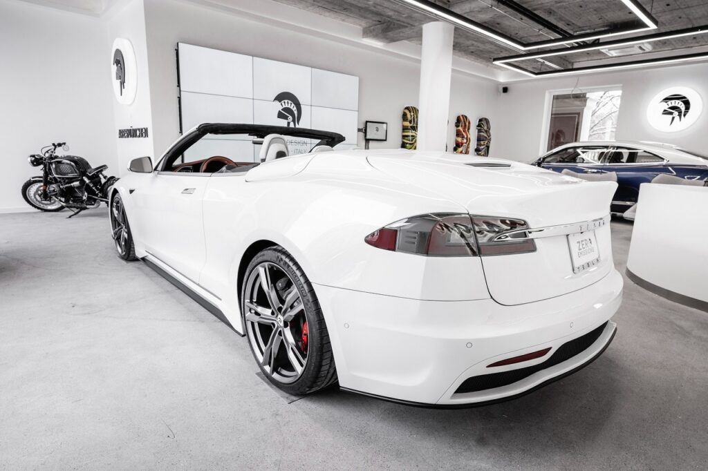 Tesla Model S decappottabile a due porte 