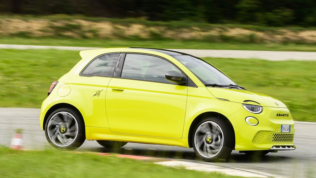 Abarth 500e 2023: domande, risposte e caratteristiche [VIDEO]