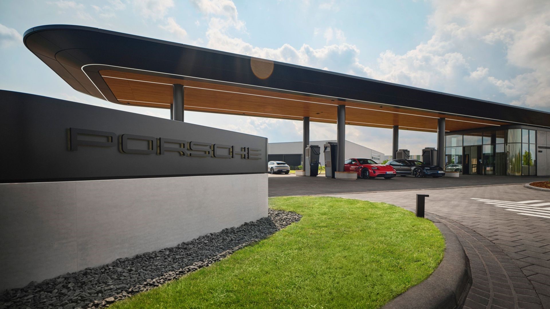 Ecco cosa faranno i clienti Porsche mentre ricaricheranno la propria auto