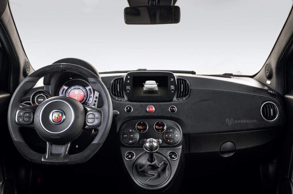 Abarth 695 2023