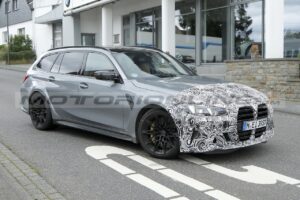BMW M3 2024: il nuovo restyling si mostra nelle versioni berlina e sw [FOTO SPIA]