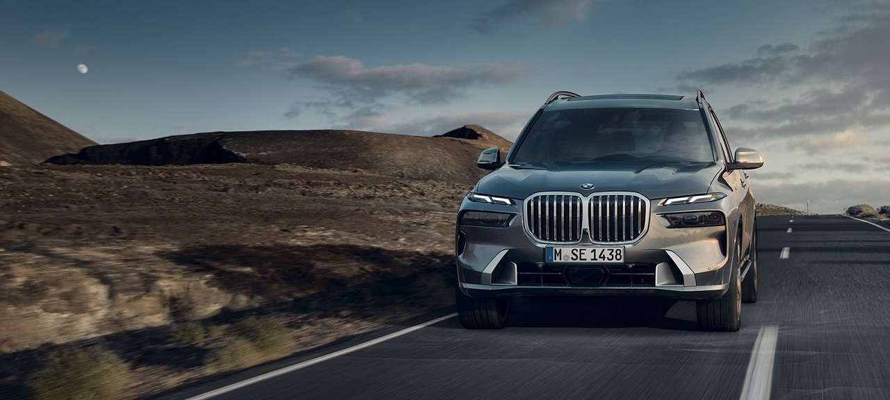 BMW aumenta le vendite di auto elettriche, ma le auto a combustione hanno ancora molta vita