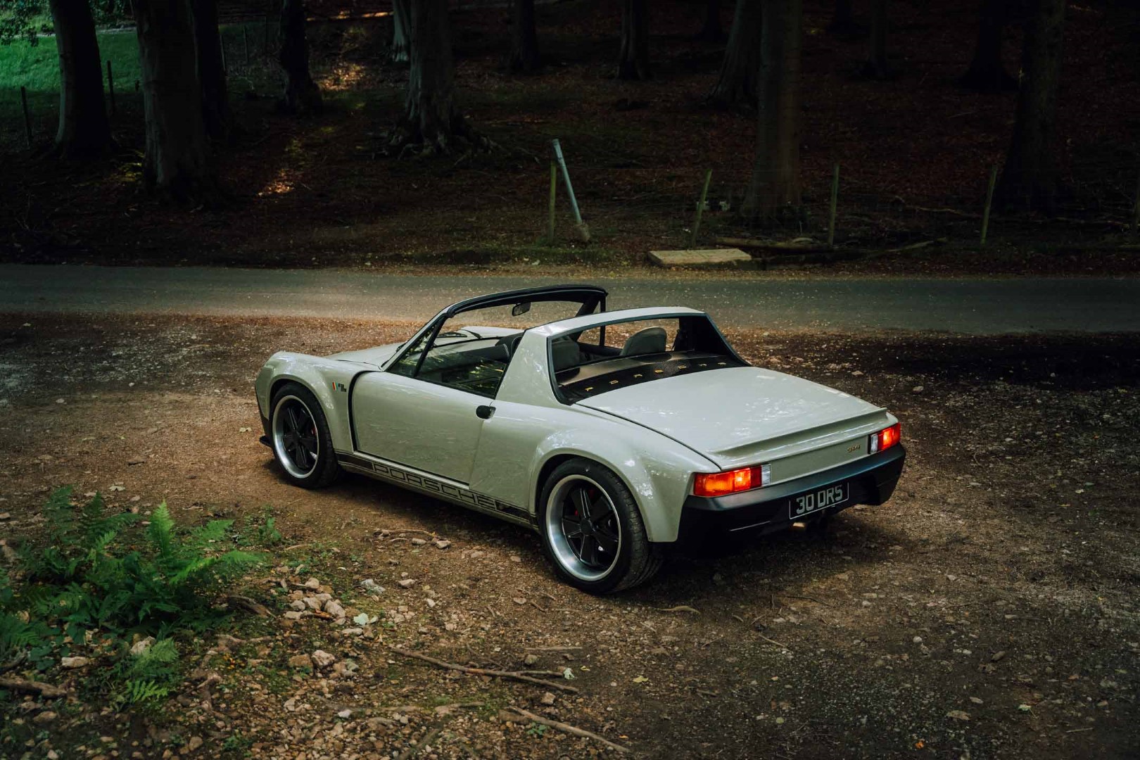 Porsche 914 Restomod di Fifteen Eleven Design: la roadster vintage rinnovata con un motore da 400 CV