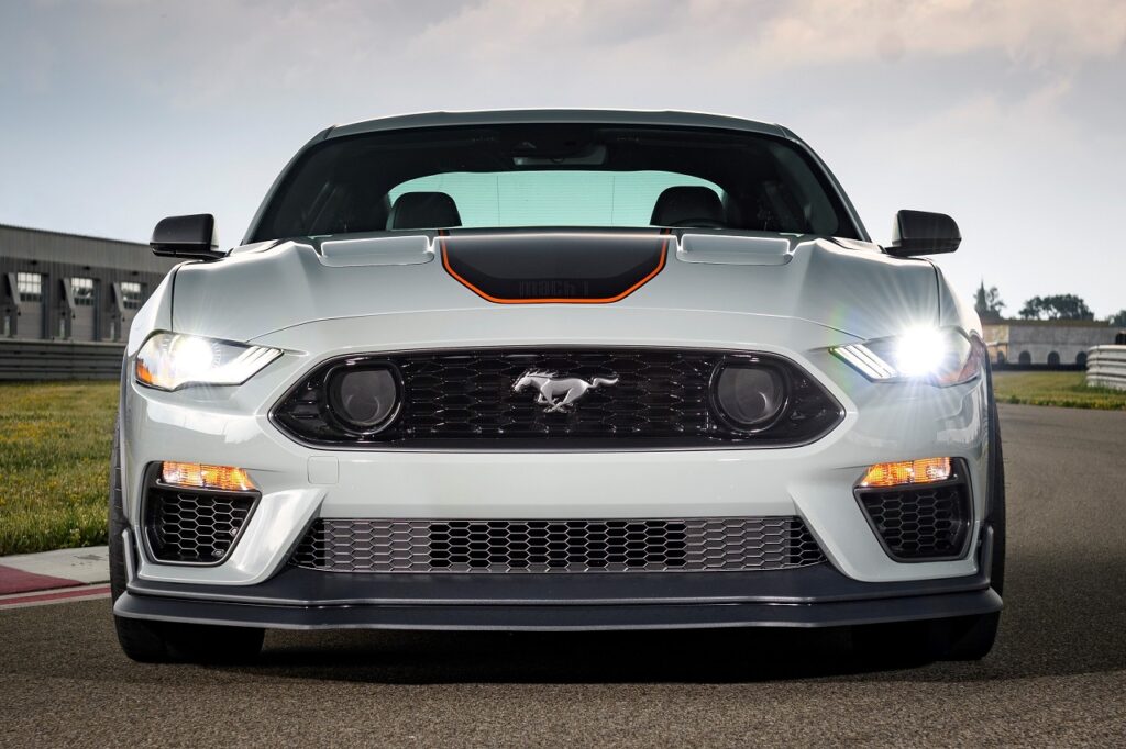 Ford: niente Mustang elettrica, ma solo ibrida