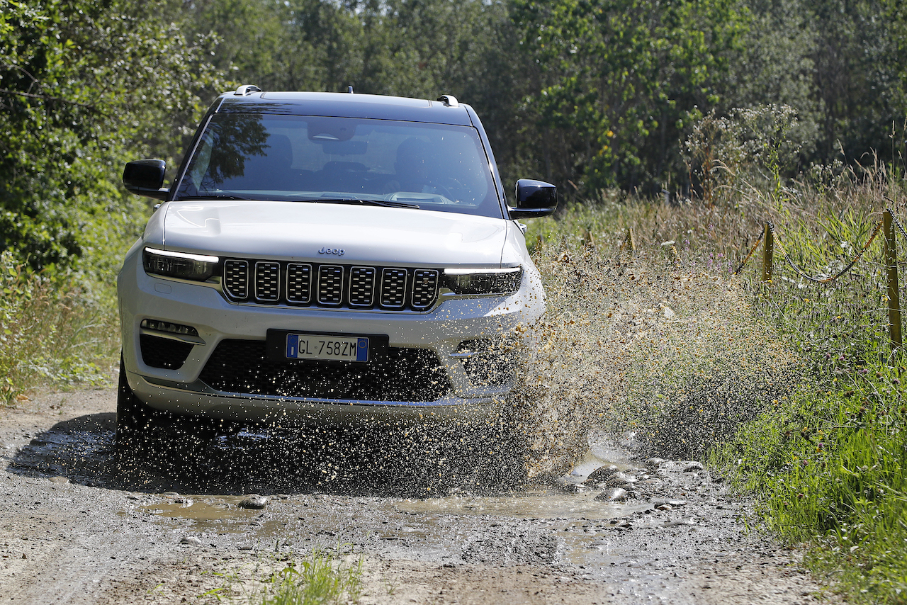 Jeep Grand Cherokee 4xe 2023: il focus sull’unità ibrida plug-in