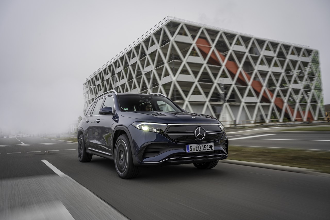 Mercedes EQB 2023: restyling, nuove funzionalità e ulteriori miglioramenti