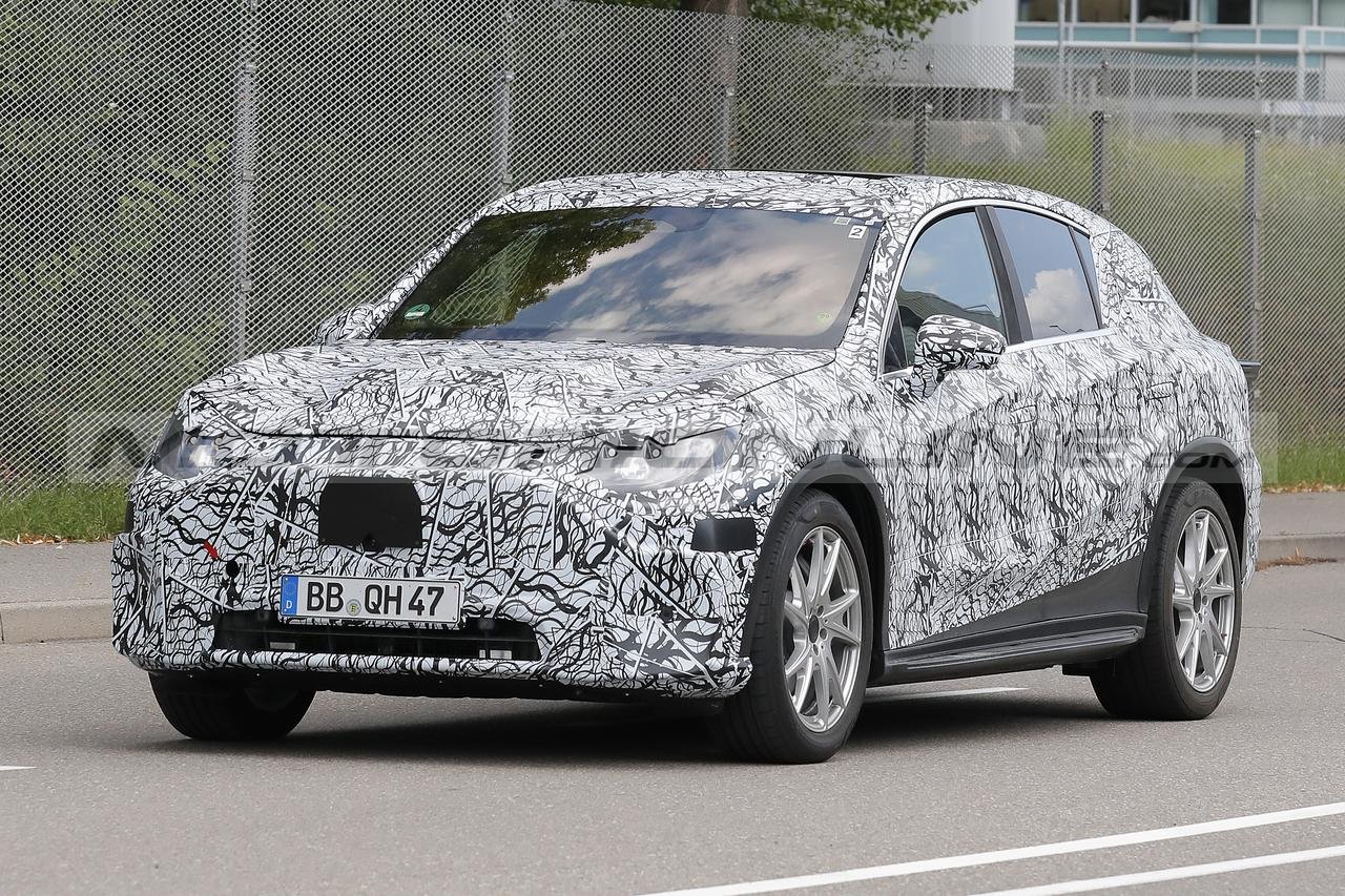 Mercedes EQC SUV - Foto Spia 22-08-2023