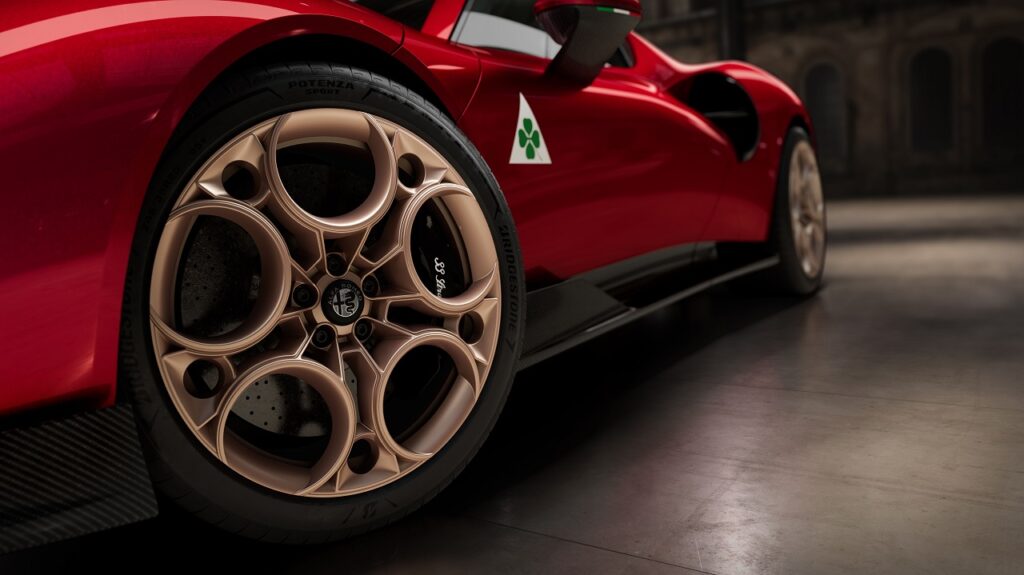 Nuova Alfa Romeo 33 Stradale 9