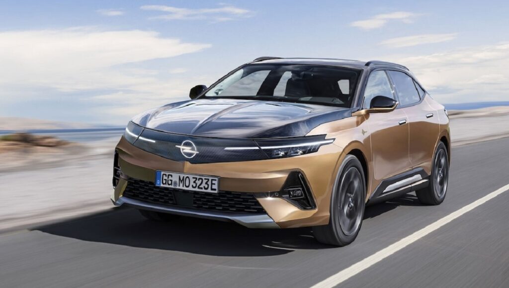 Nuova Opel Manta: ecco come potrebbe essere il futuro SUV coupé [RENDER]