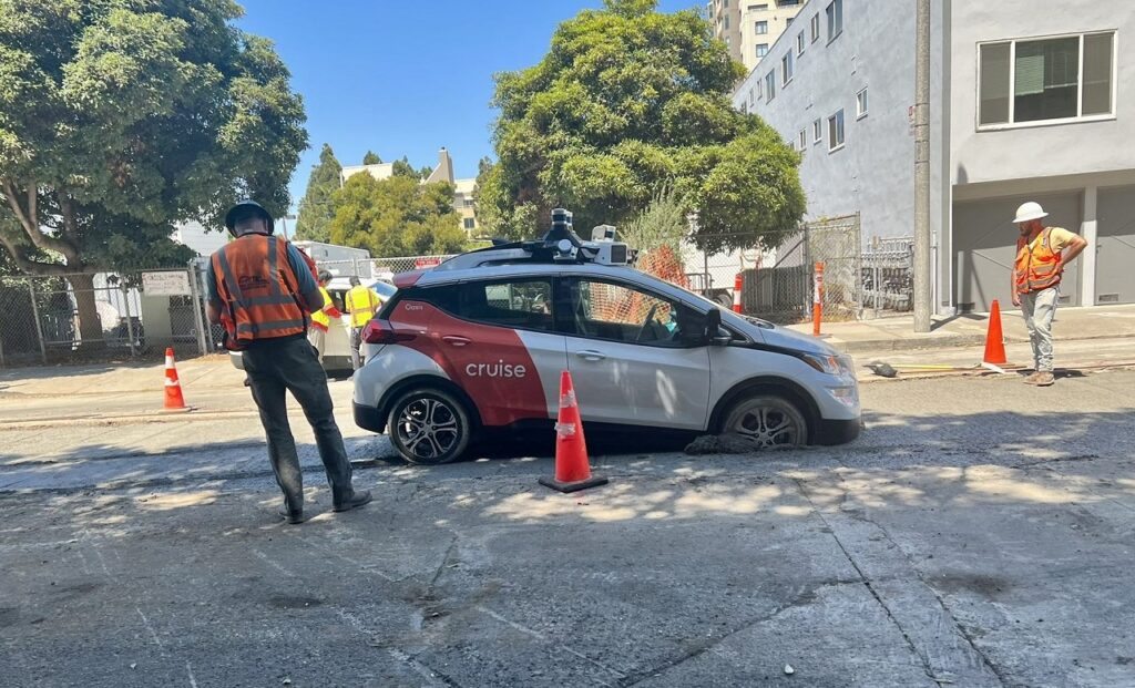Robotaxi Cruise rimane bloccato nel cemento fresco a San Francisco