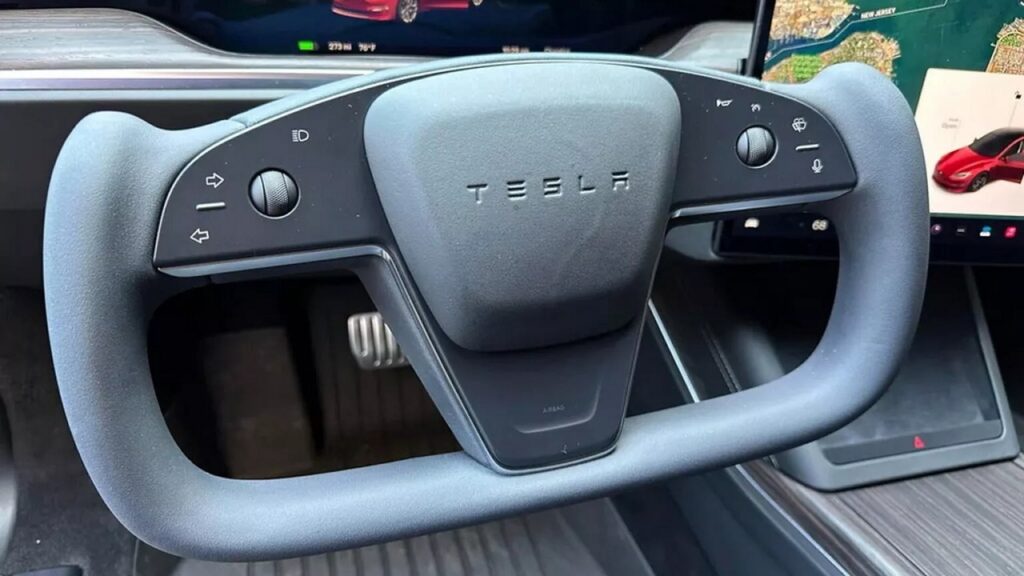 Tesla: anche dopo l’aggiornamento segnalati problemi di qualità allo sterzo